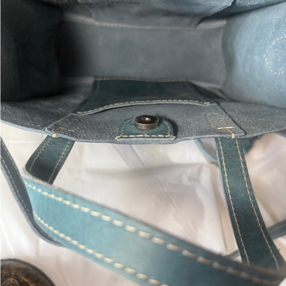 Portland Leather Lola Crossbody Tote - Picture 5 of 16